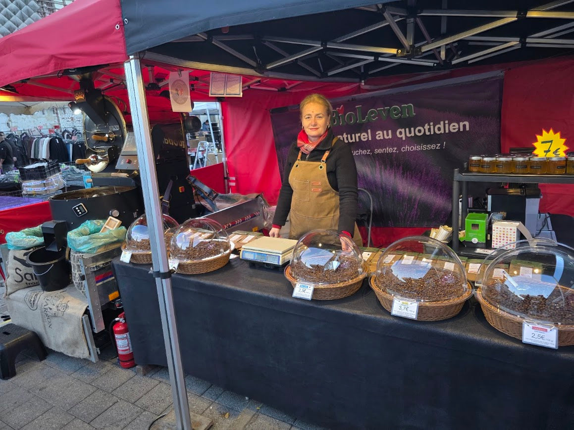 Lila Café torréfie son café sur place au Marché d’Abattoirs à Anderlecht, chaque week-end.